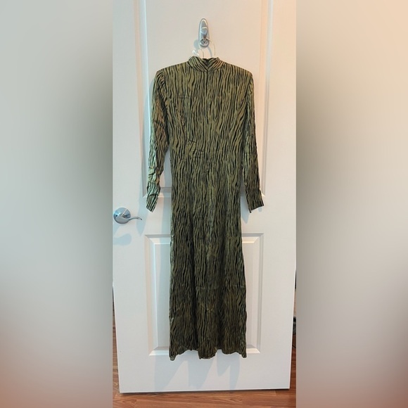 Petersyn Zuma Maxi Dress - Picture 7 of 16